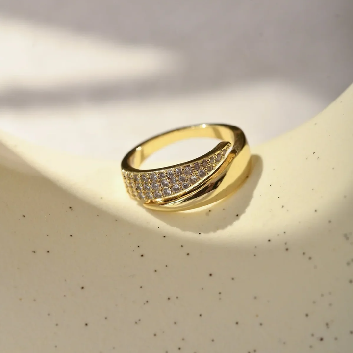 Belle | Elegant Gold Ring