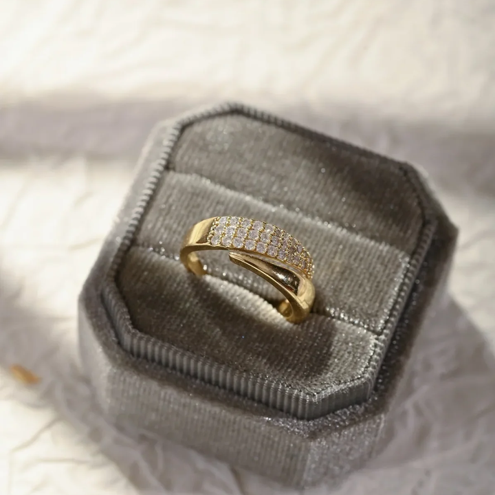 Belle | Elegant Gold Ring
