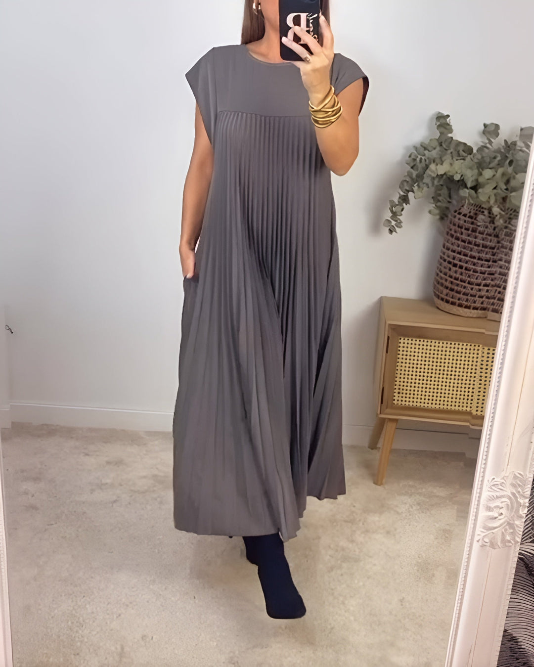 Simone | Lightweight and Refined Pleated Dress