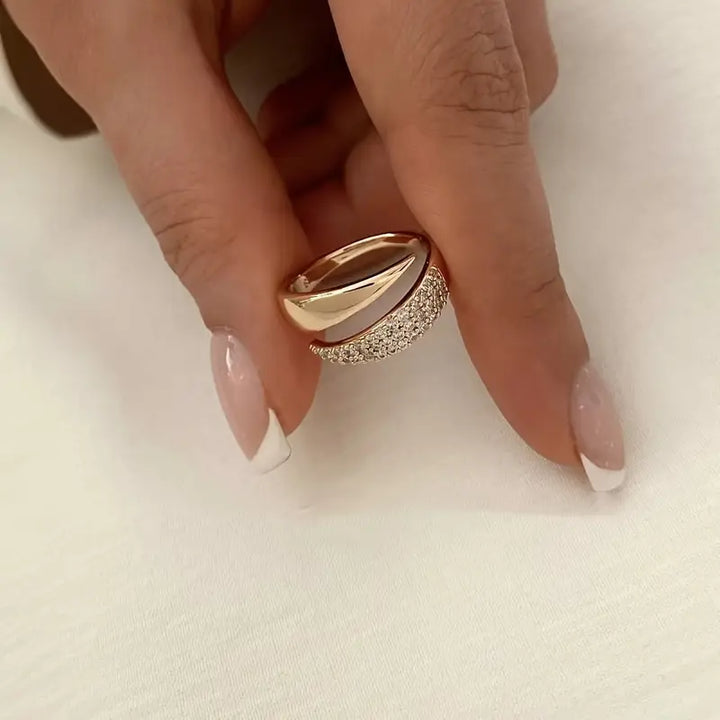 Belle | Elegant Gold Ring