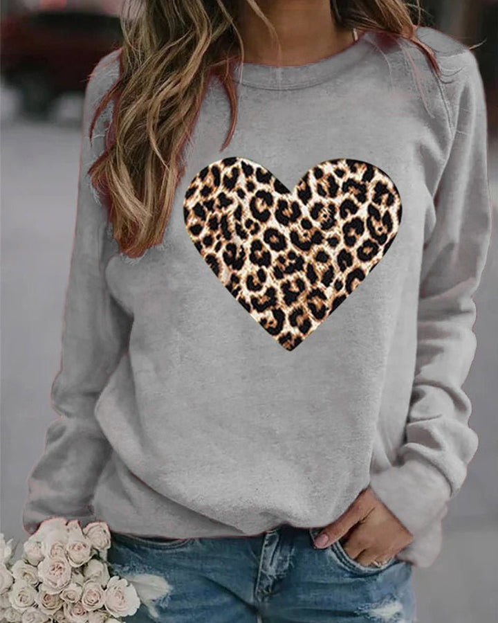 Lenka - Elegant Sweatshirt With Leopard Heart Print