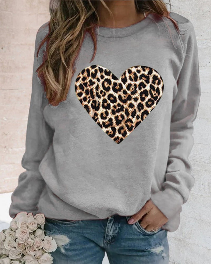 Lenka - Elegant Sweatshirt With Leopard Heart Print